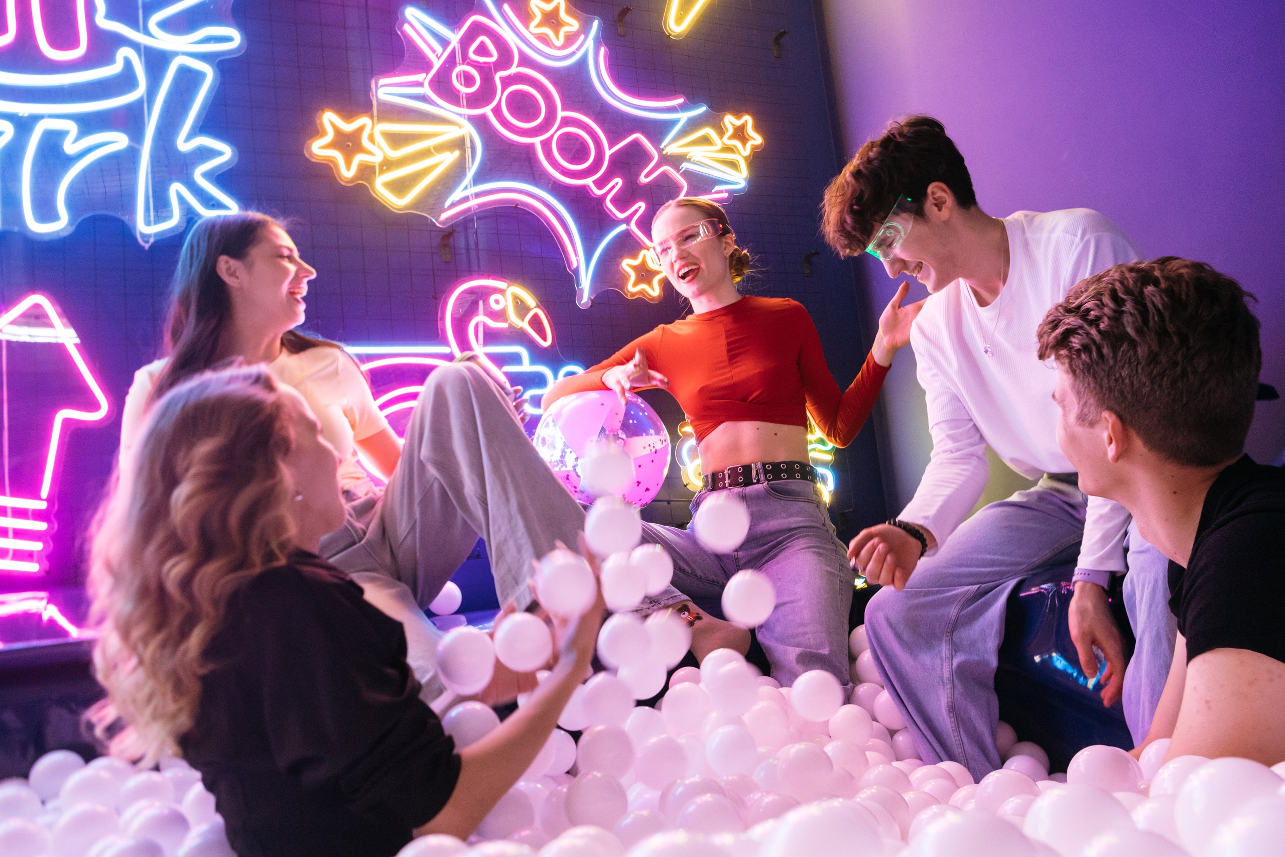 бассейн с мячиками фото